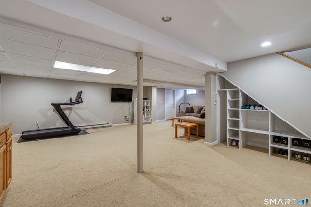 10 Buckingham Lane, West Hartford, CT 06117