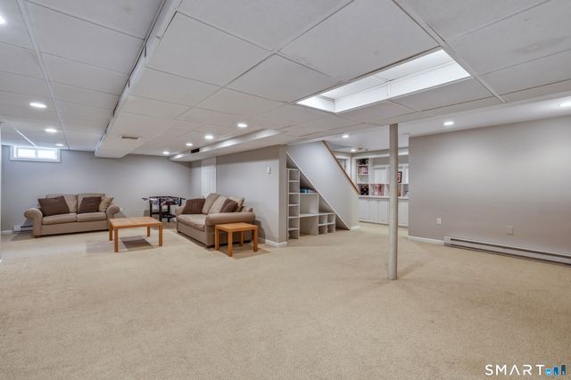 10 Buckingham Lane, West Hartford, CT 06117