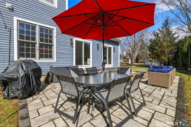 10 Buckingham Lane, West Hartford, CT 06117