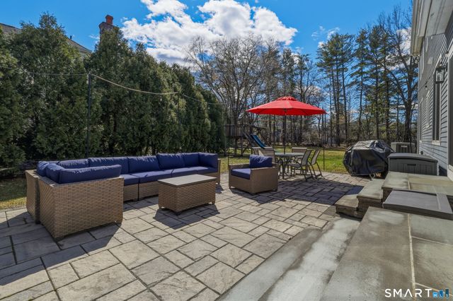 10 Buckingham Lane, West Hartford, CT 06117