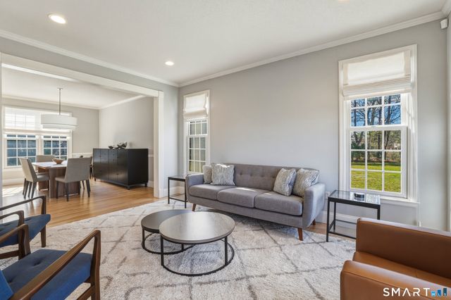 10 Buckingham Lane, West Hartford, CT 06117