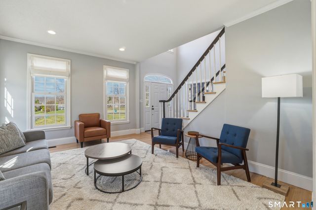 10 Buckingham Lane, West Hartford, CT 06117