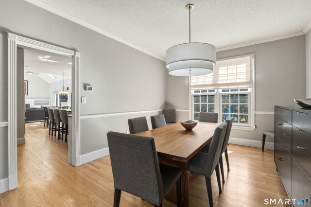 10 Buckingham Lane, West Hartford, CT 06117