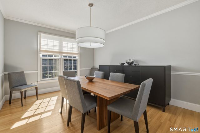 10 Buckingham Lane, West Hartford, CT 06117