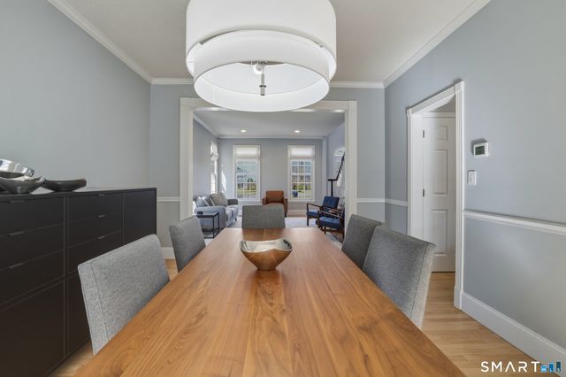 10 Buckingham Lane, West Hartford, CT 06117