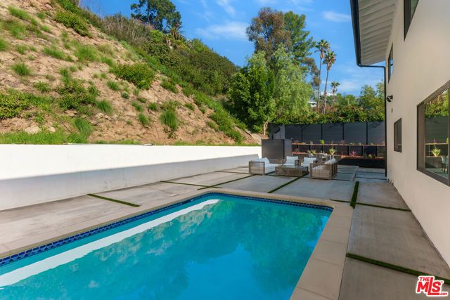 6427 Tahoe Drive, Los Angeles, CA 90068
