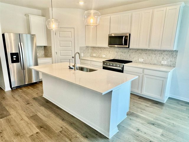 741 Sue Peaks LOOP, Dripping Springs, TX 78620