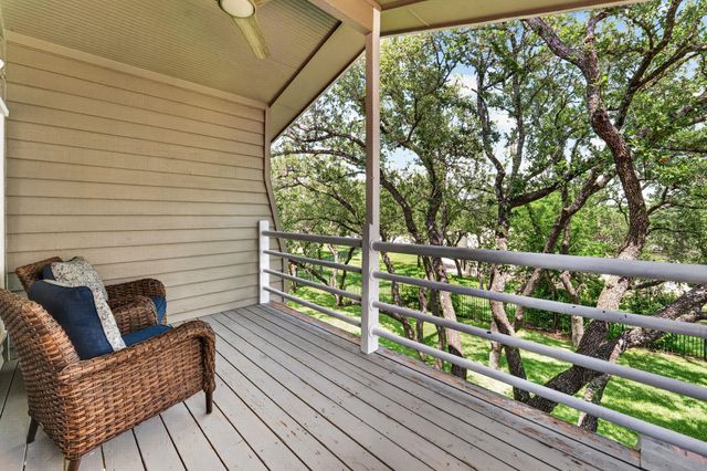50 Stillmeadow DR, The Hills, TX 78738