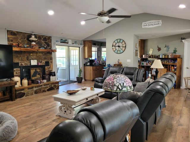 310 W Green Valley Drive, Horseshoe Bend, AR 72512