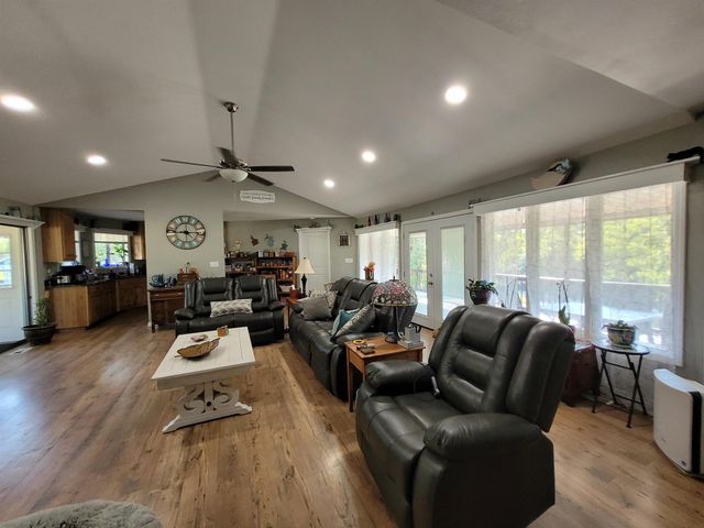 310 W Green Valley Drive, Horseshoe Bend, AR 72512