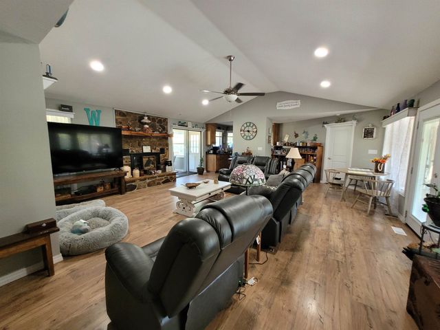 310 W Green Valley Drive, Horseshoe Bend, AR 72512