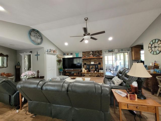 310 W Green Valley Drive, Horseshoe Bend, AR 72512