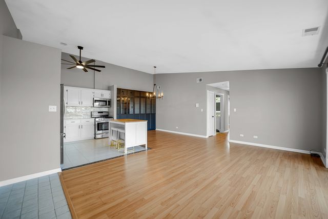 6264 S Gullikson Road 4A, Chicago, IL 60638