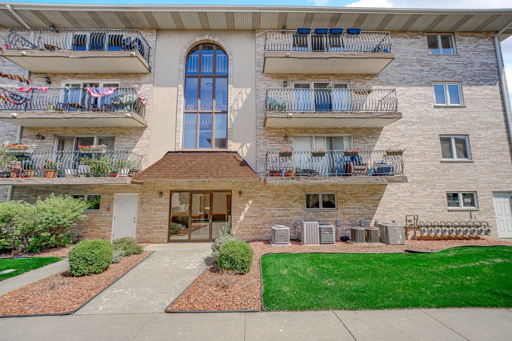 6264 S Gullikson Road 4A, Chicago, IL 60638
