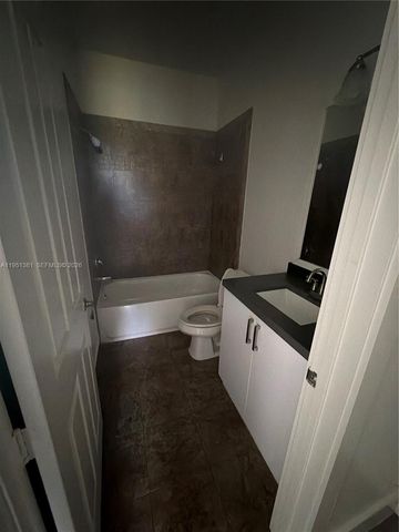 7658 NW 88 TER 12, Tamarac, FL 33321