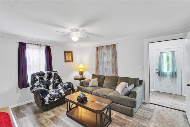 31 Penn, Manor, PA 15665