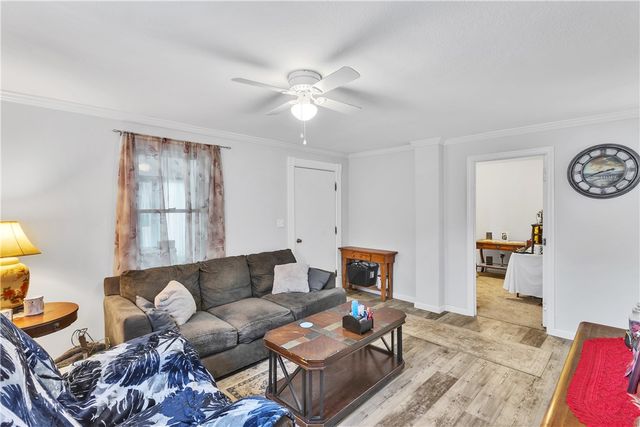 31 Penn, Manor, PA 15665