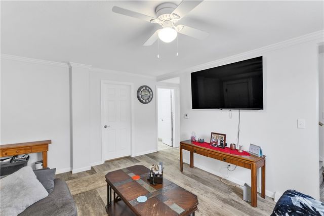 31 Penn, Manor, PA 15665