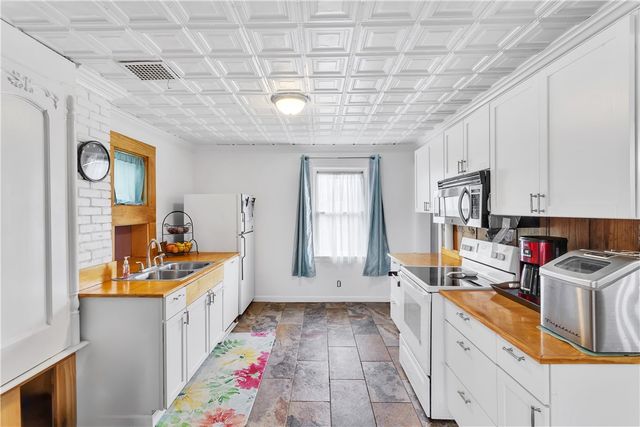31 Penn, Manor, PA 15665