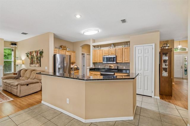 2901 RED COAT CIRCLE, Brandon, FL 33511