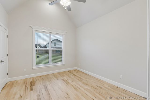 5915 E 127th Place S, Tulsa, OK 74008