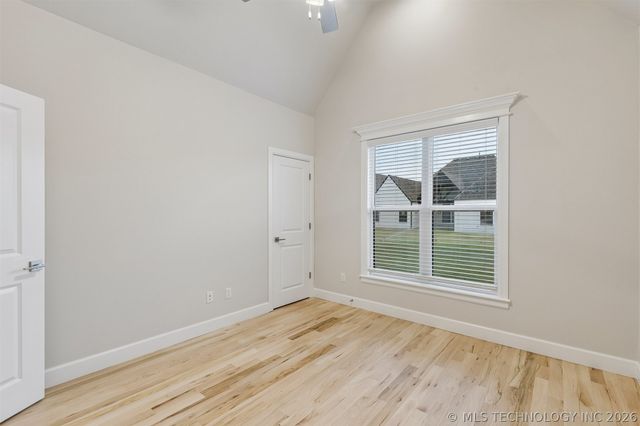 5915 E 127th Place S, Tulsa, OK 74008