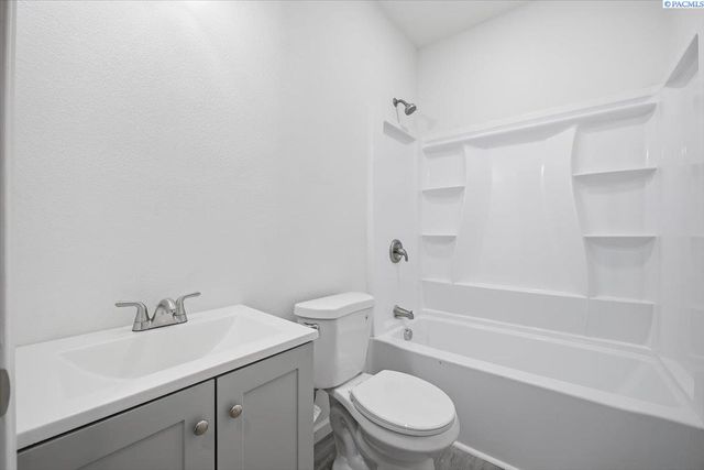 324 3rd Ave, Mabton, WA 98935