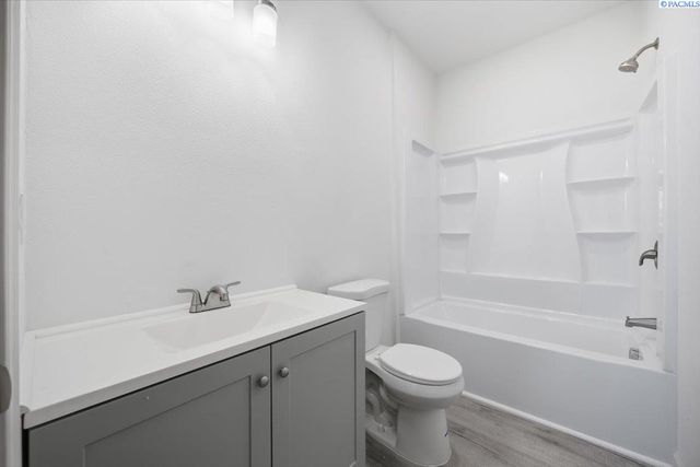 324 3rd Ave, Mabton, WA 98935