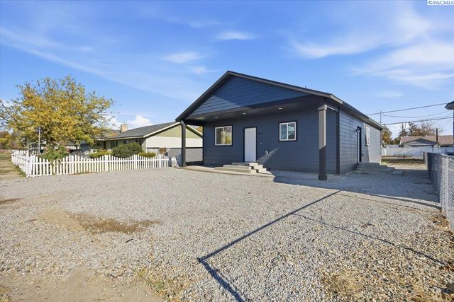 324 3rd Ave, Mabton, WA 98935