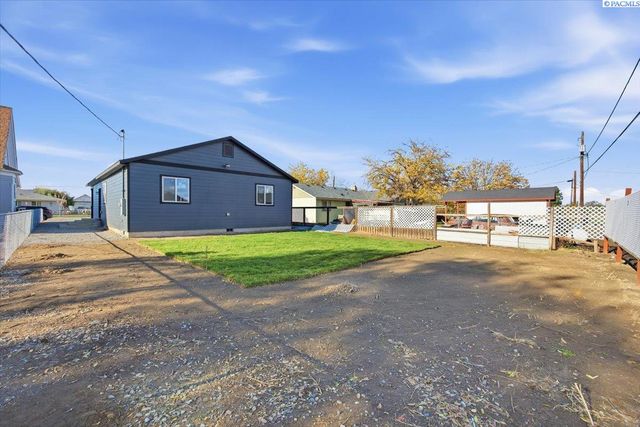 324 3rd Ave, Mabton, WA 98935