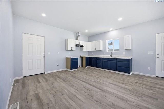 324 3rd Ave, Mabton, WA 98935