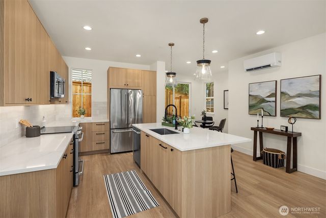11812 NE 103rd Place, Kirkland, WA 98033