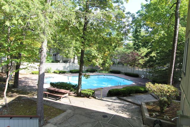 6 Lyle Court C, Farmington, CT 06032