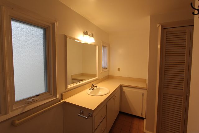 6 Lyle Court C, Farmington, CT 06032