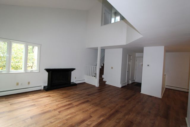 6 Lyle Court C, Farmington, CT 06032