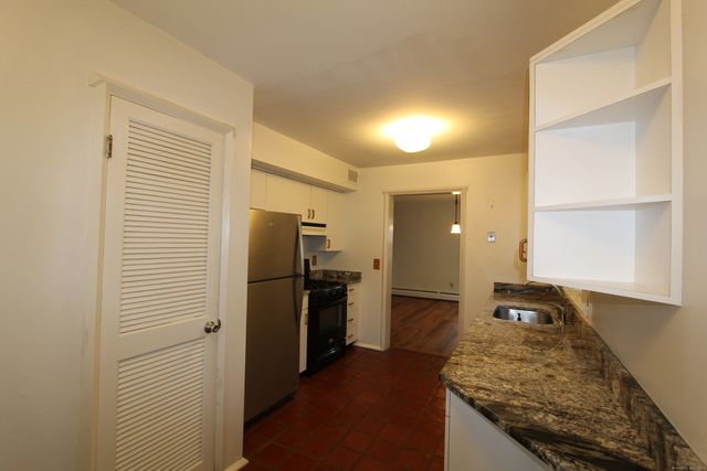 6 Lyle Court C, Farmington, CT 06032