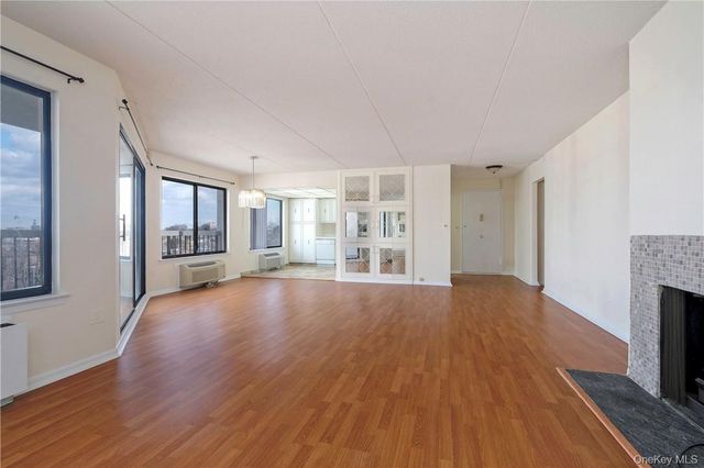 400 High Point Ph4, Hartsdale, NY 10530