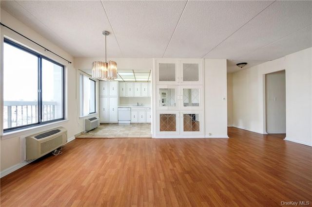 400 High Point Ph4, Hartsdale, NY 10530