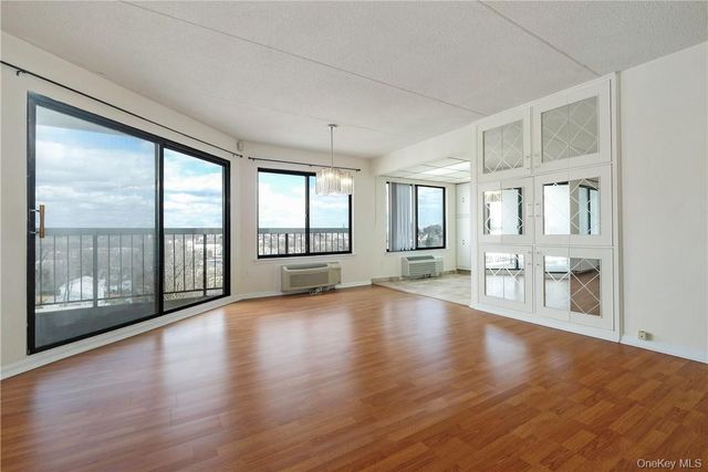 400 High Point Ph4, Hartsdale, NY 10530