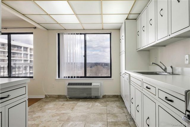 400 High Point Ph4, Hartsdale, NY 10530