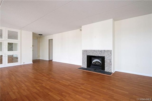 400 High Point Ph4, Hartsdale, NY 10530