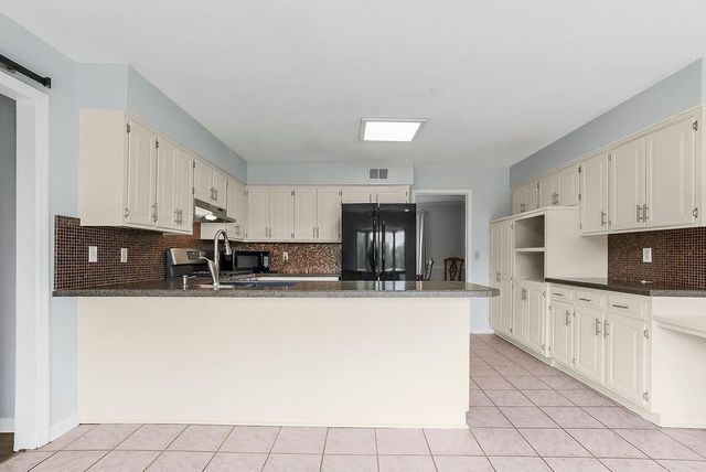 16408 Riggs Road, Stilwell, KS 66085