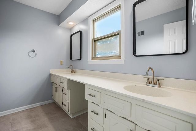 16408 Riggs Road, Stilwell, KS 66085
