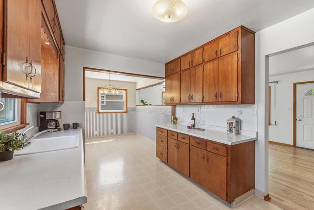 2922 102nd STREET, West Allis, WI 53227