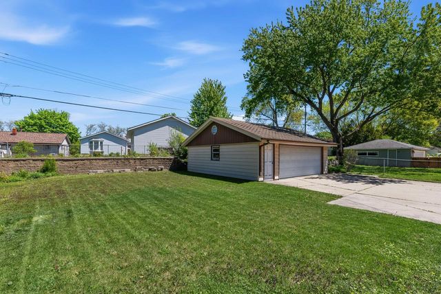 2922 102nd STREET, West Allis, WI 53227