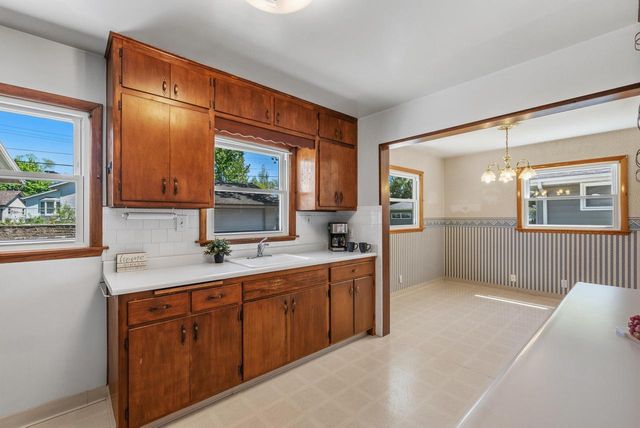 2922 102nd STREET, West Allis, WI 53227