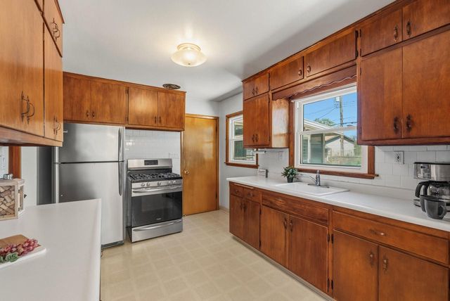 2922 102nd STREET, West Allis, WI 53227