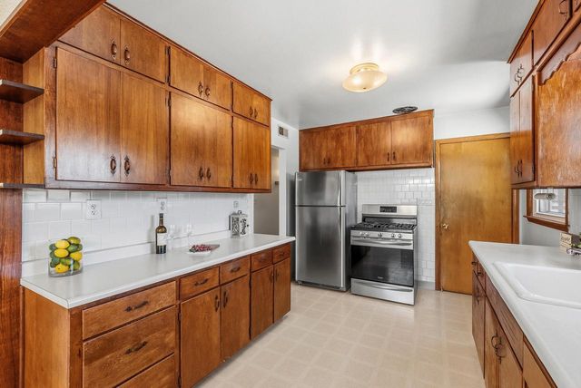 2922 102nd STREET, West Allis, WI 53227