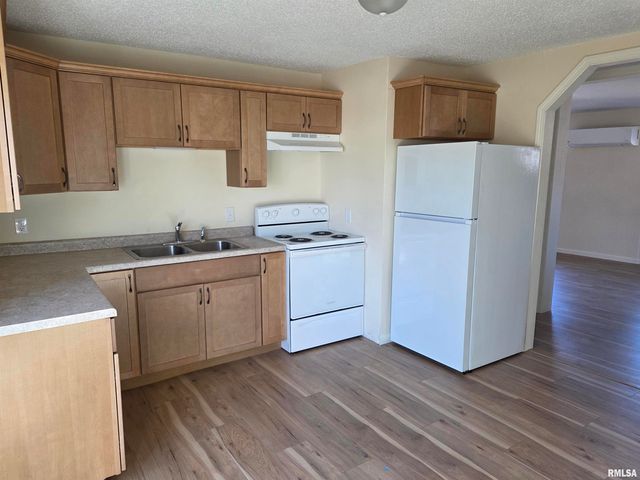 1207 N MARKET Street, Marion, IL 62959