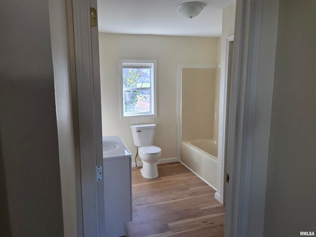 1207 N MARKET Street, Marion, IL 62959